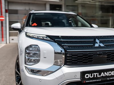 Mitsubishi Outlander, 2025