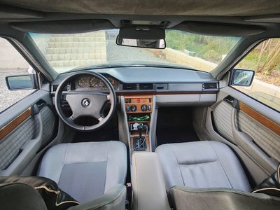 Mercedes-Benz E 200, 1992