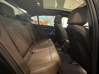 BMW 550e, 2025