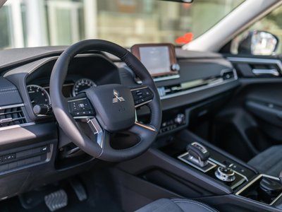 Mitsubishi Outlander, 2025