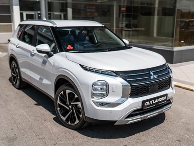 Mitsubishi Outlander, 2025