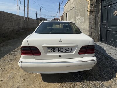 Mercedes-Benz E 220, 2002