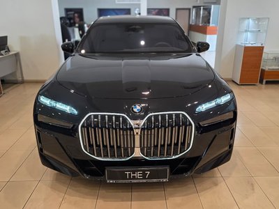 BMW 740, 2025