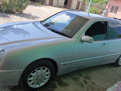 Mercedes-Benz E 220, 2000