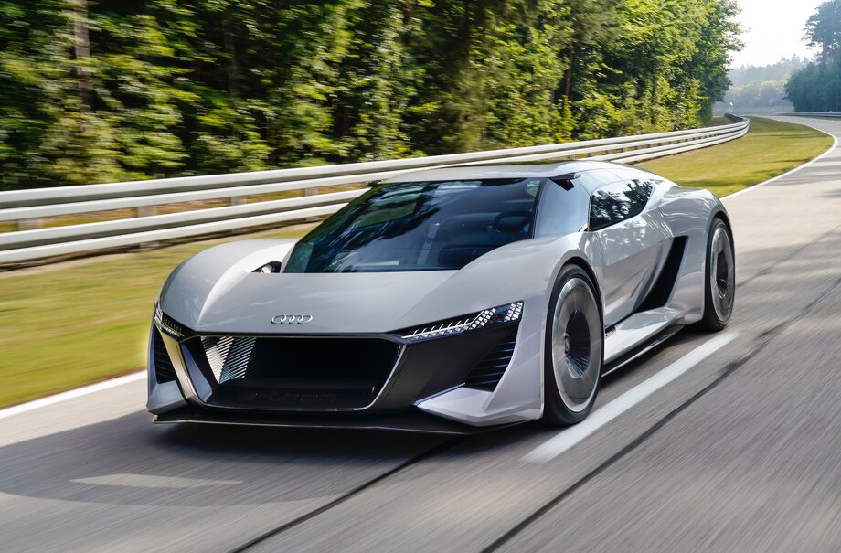 Audi universal bolid hazırlayıb