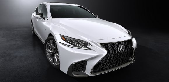 Новый Lexus LS стал спортивнее