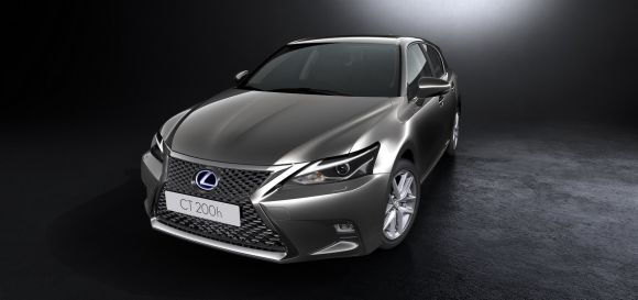 Lexus представил обновленный CT 200h