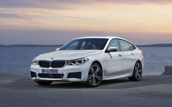 BMW показала большой хэтчбек