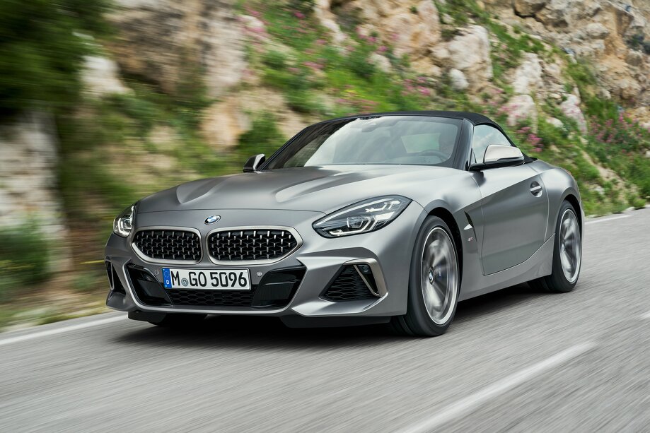 BMW rodster Z4-ü rəsmi surətdə təqdim edib