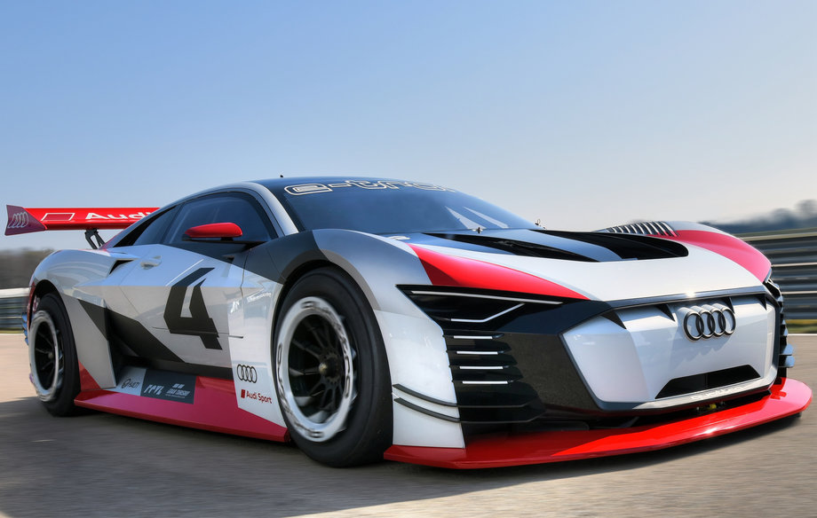 Audi представила 815-сильный электрокар