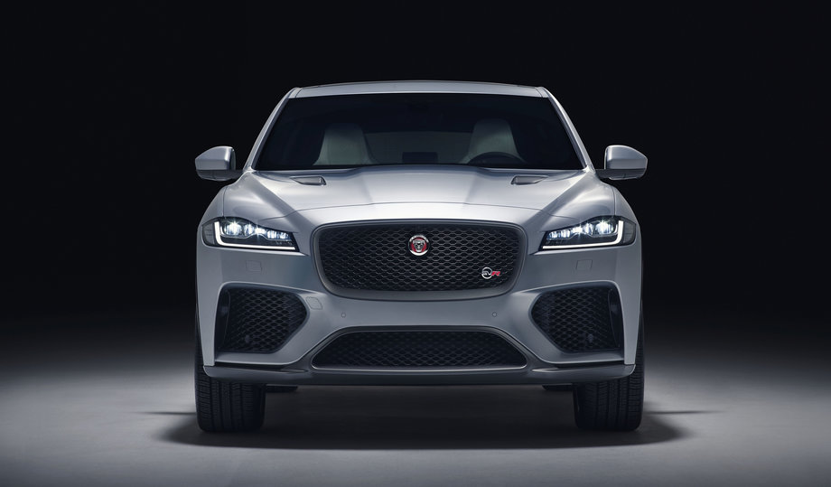 Jaguar представил 550-сильный F-Pace SVR