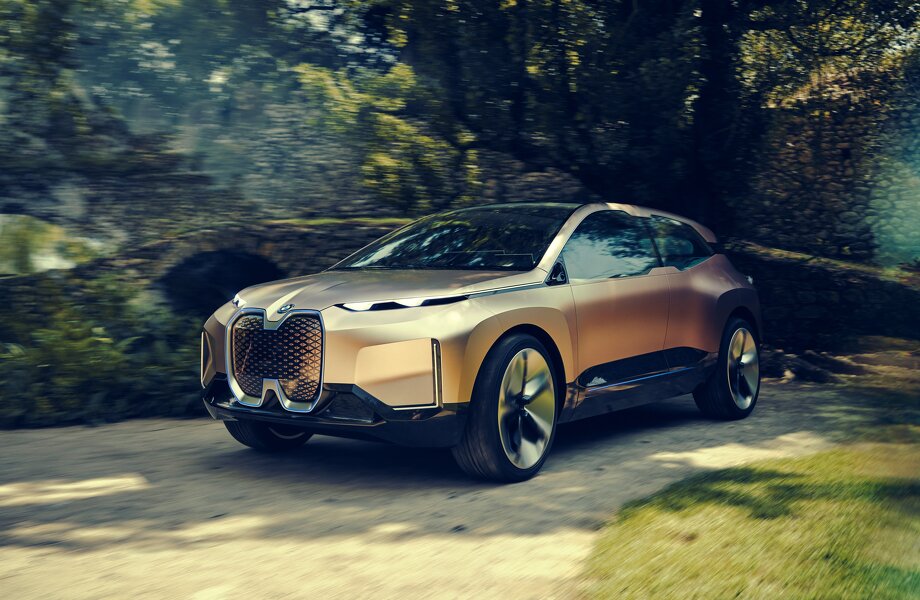 BMW yeni krossoverinin konseptini təqdim edib